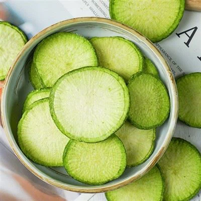 Can Green Radish Crisp be paired with drinks?
